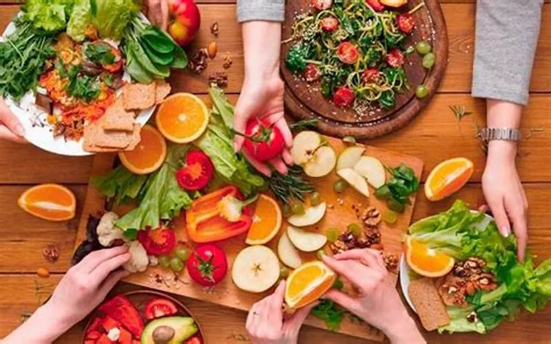 1. Duy trì chế độ ăn uống lành mạnh cho mọi lứa tuổi