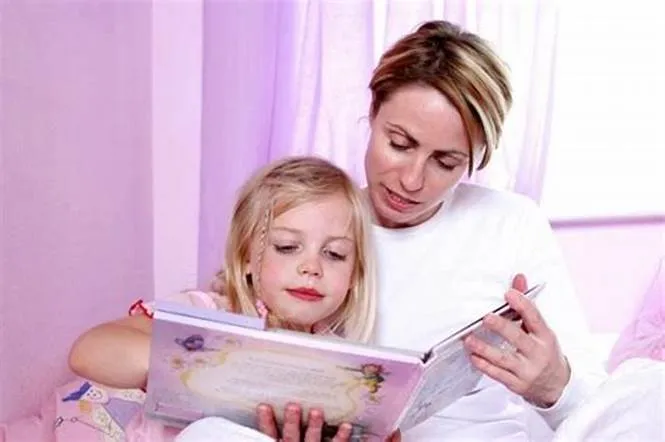 Cha mẹ nên nói gì trước khi ngủ với con? Bí quyết tạo dựng tình cảm và thói quen ngủ lành mạnh