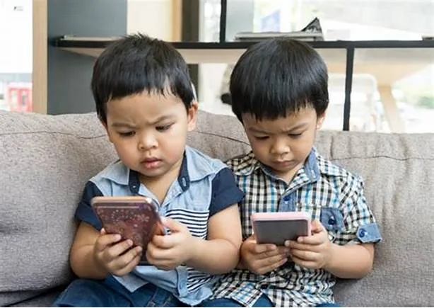 Cách xử lý khi con mê điện thoại hiệu quả