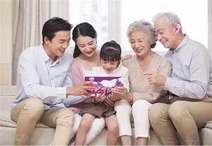 Chăm sóc cha mẹ già tại nhà như thế nào?