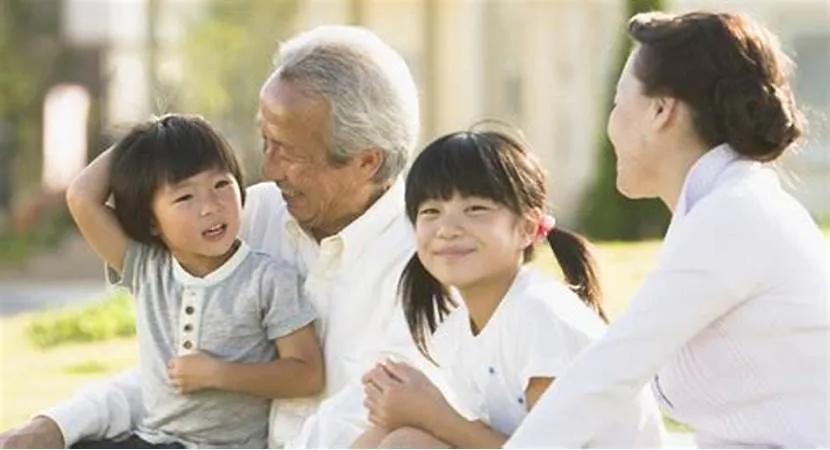 Vai trò tình cảm: Ông bà là “vòng tay yêu thương” của tuổi thơ
