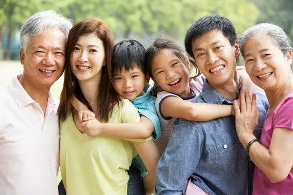 Gia đình ba thế hệ sống chung mang lại những giá trị gì và làm sao để duy trì hạnh phúc?